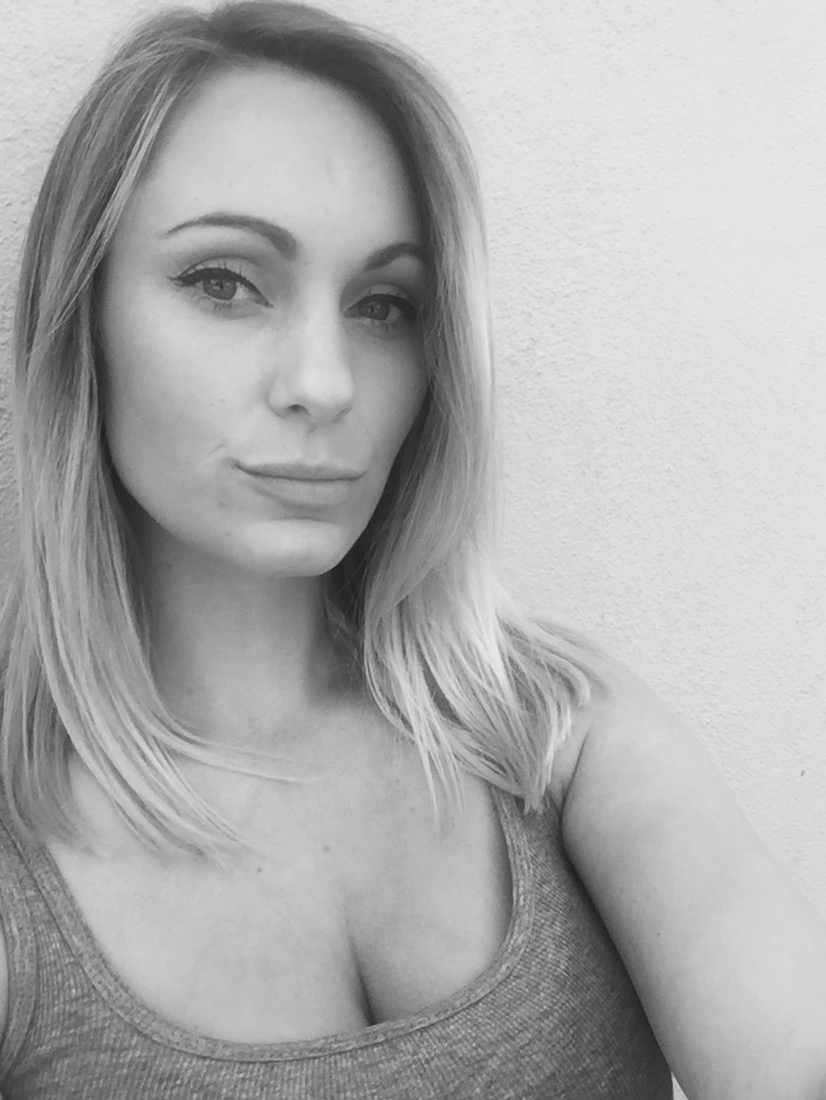 Laura 27 11 / 17 / 2014