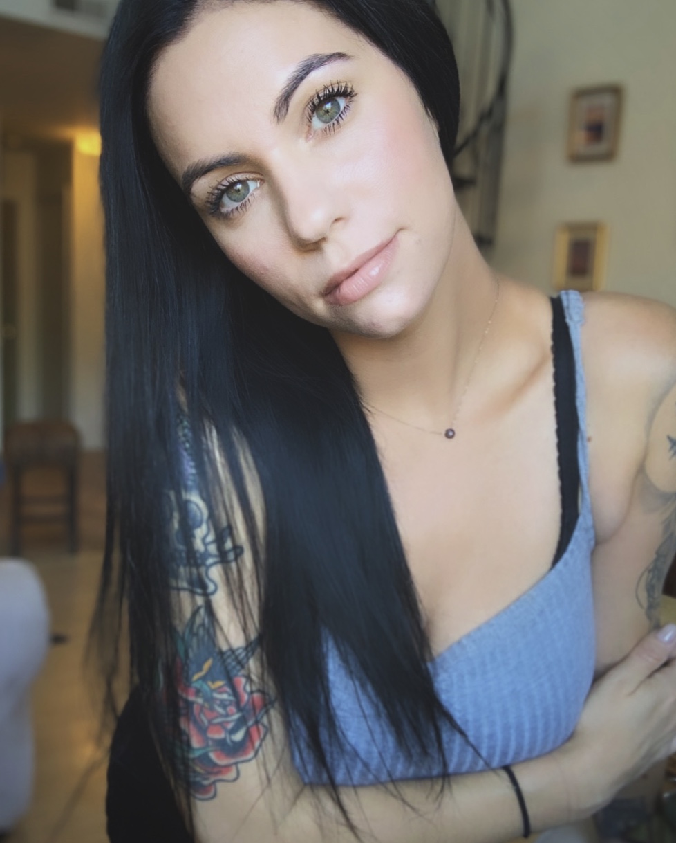 Angela 32 11 / 31 / 2018