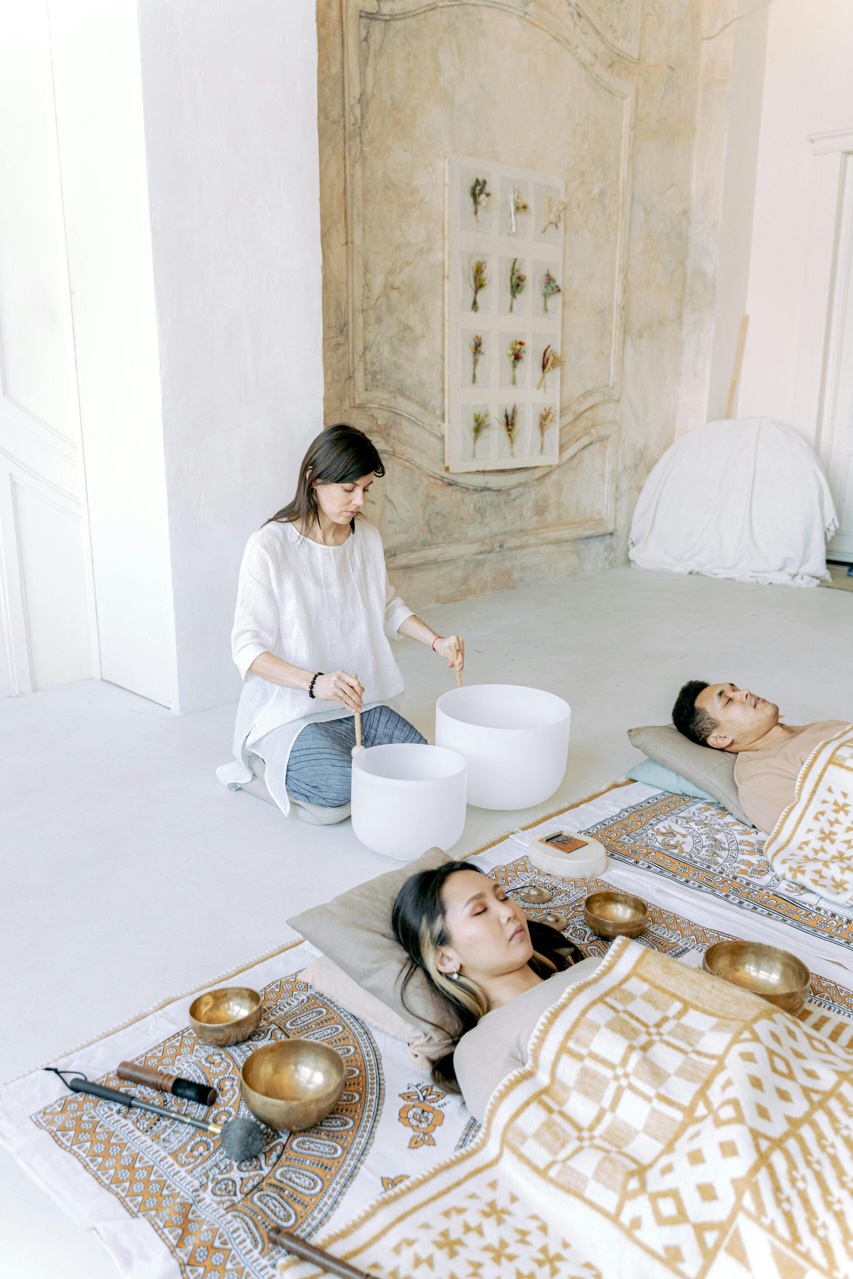 Hero image of a calm rehab center with therapy rooms and staff.